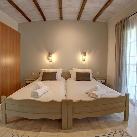 Villa Doreta Roda  Luaran gambar