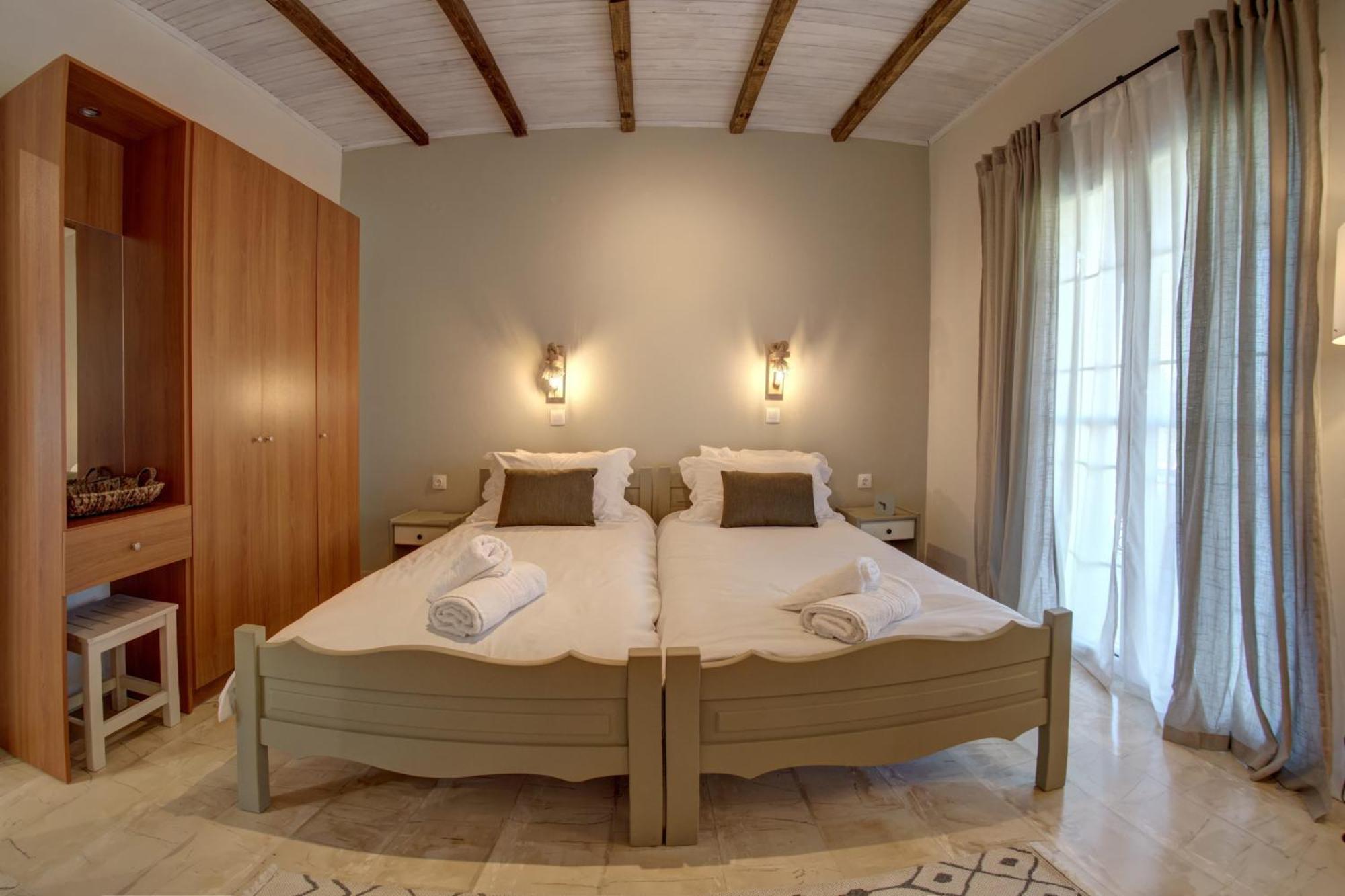 Villa Doreta Roda  Luaran gambar